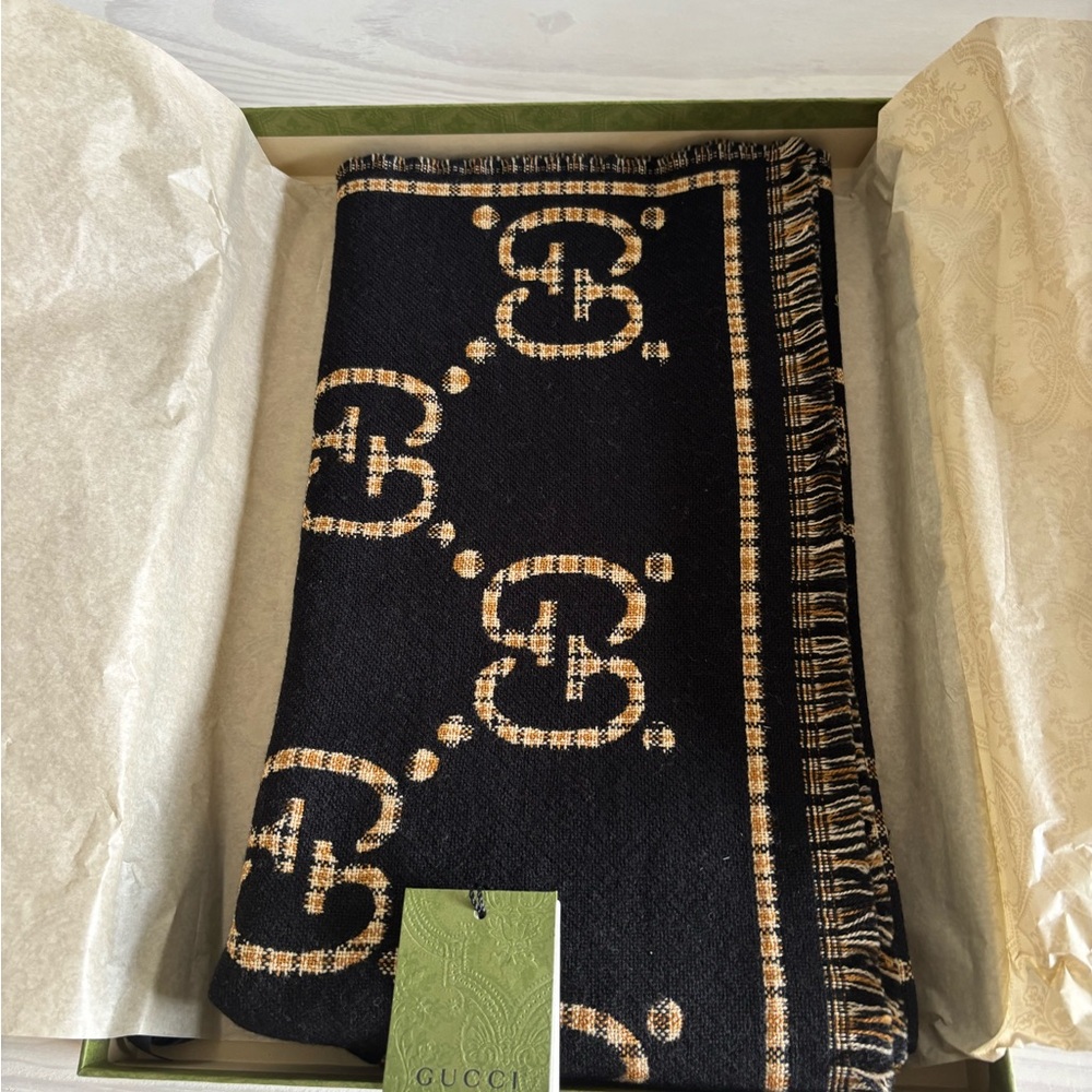 Brand New Gucci Black and Camel GG Wool Jacquard Scarf